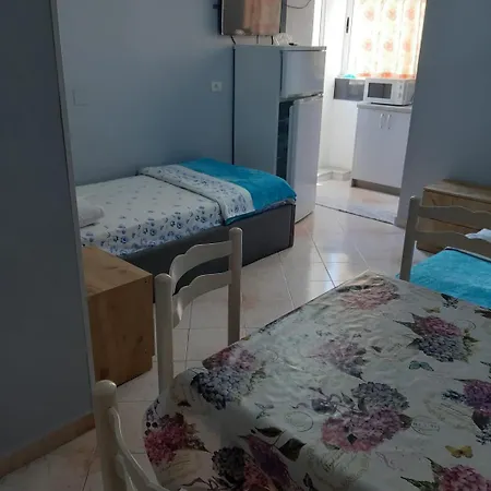 Gersina Ξενοδοχείο με διαμερίσματα Golem (Tirana)