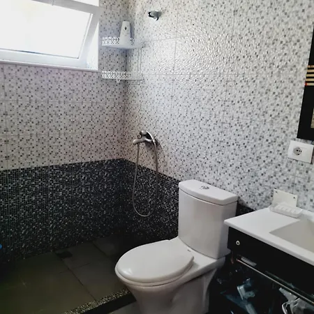 Gersina Ξενοδοχείο με διαμερίσματα Golem (Tirana)