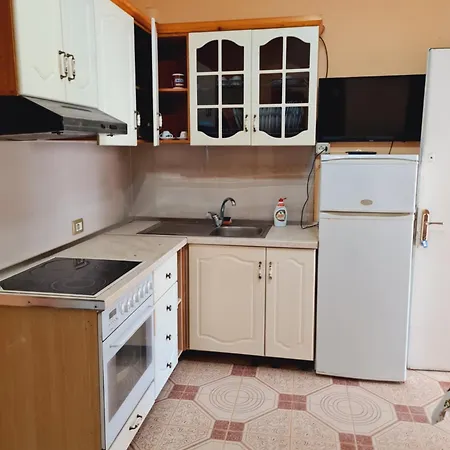 Gersina Ξενοδοχείο με διαμερίσματα Golem (Tirana)